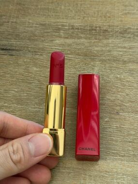 CHANEL Rogue Allure Velvet N°5 Lipstick